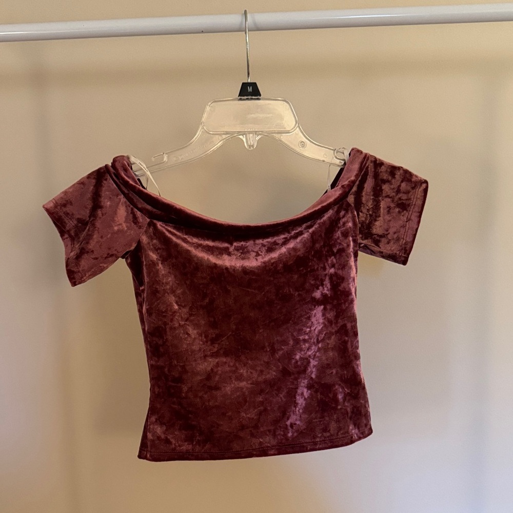 Forever 21 Velvet Off-Shoulder Crop Top in Dusty Pink